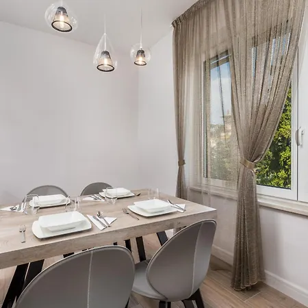 Liana Apartment *